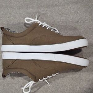 Men's Casual canvas sneakers / Shoe, Olive/Tan color, size 9.5, like new
